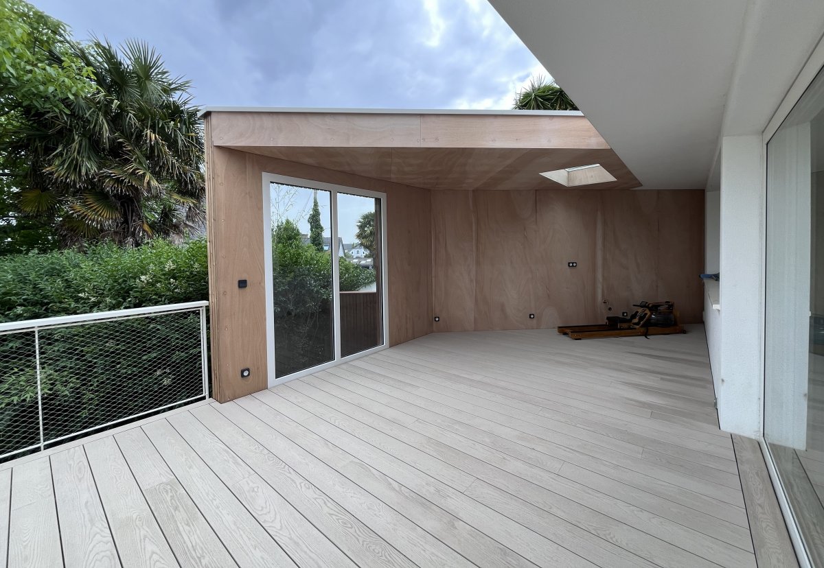 The deck - Image 1